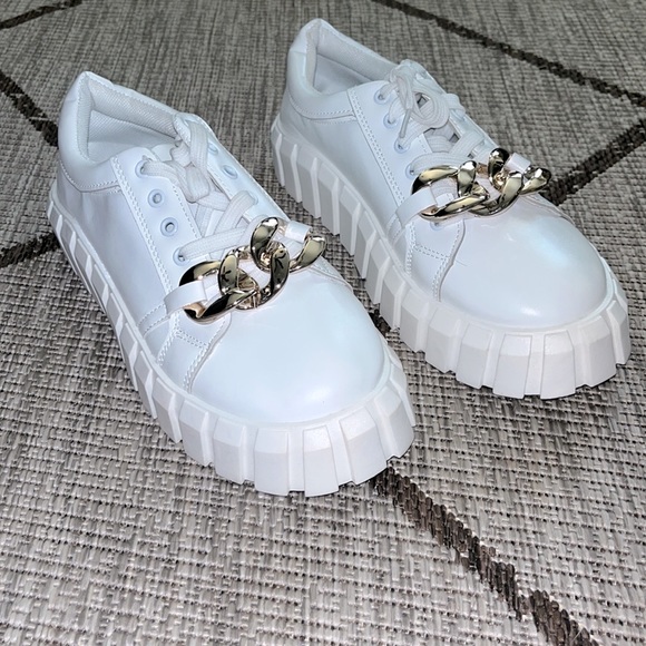 Shoes The Cutest White Shoes With Gold Chain Poshmark